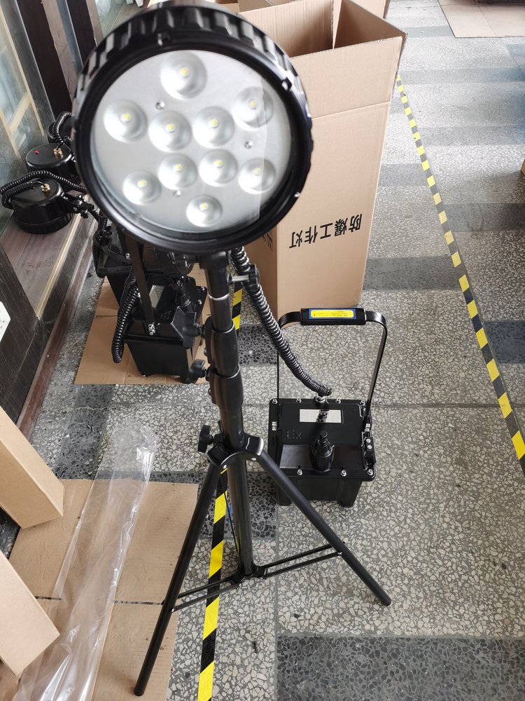照亮黑暗，续航无忧 充电式移动工作灯的全场景应用指南